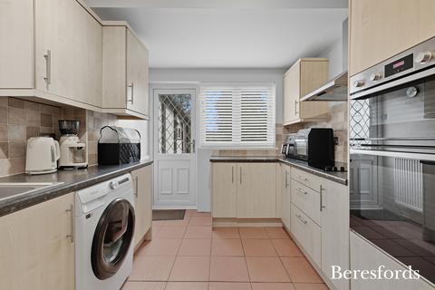 undefined, Springfield Gardens, Upminster, RM14