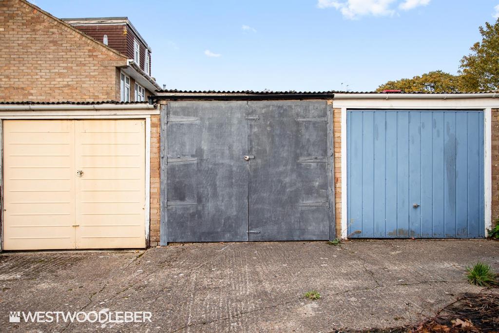 Lilliard Close - garage.jpg