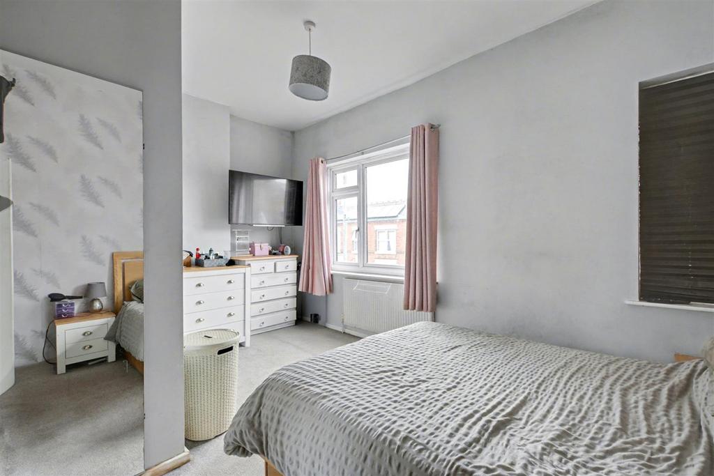 Bedroom 1 2.jpeg