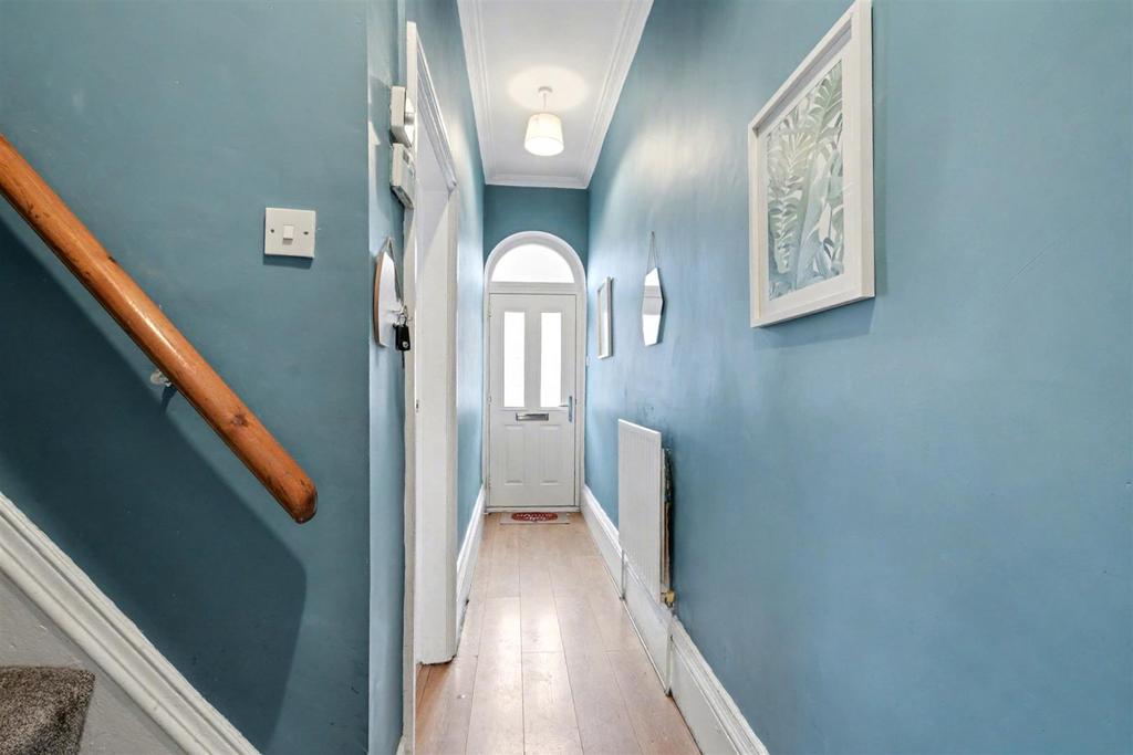 Hallway 1.jpeg