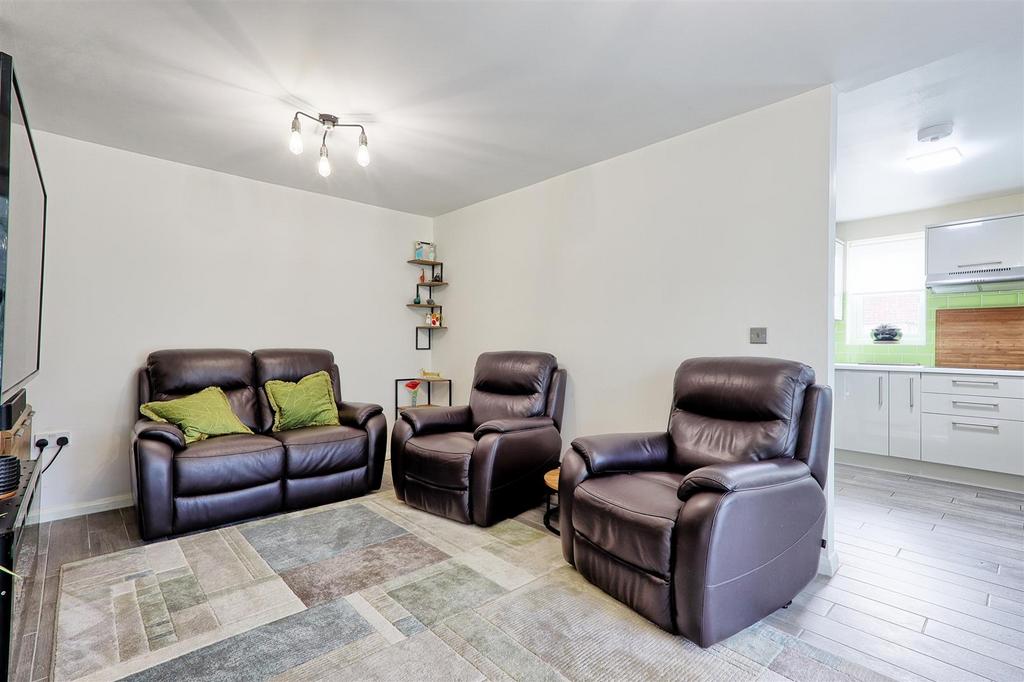 IMG 6950 1 2 easy HDR-interior3.jpg