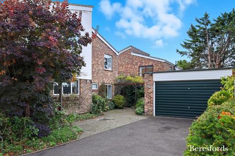 4 bedroom detached house for sale, Rayleigh Road, Hutton, CM13