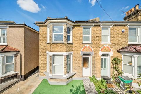 3 bedroom terraced house for sale, Taunton Road, London SE12