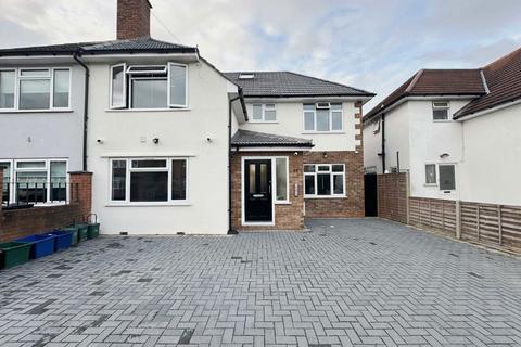 undefined, Wellington Avenue, Hounslow TW3