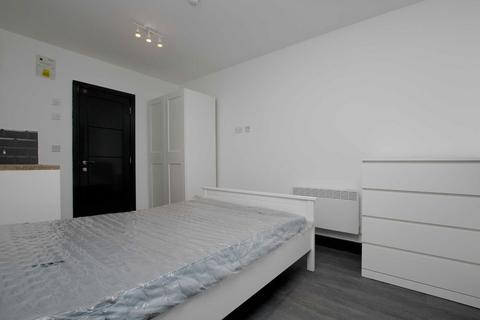 undefined, Wellington Avenue, Hounslow TW3