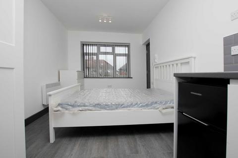 undefined, Wellington Avenue, Hounslow TW3