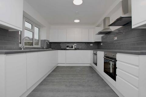 undefined, Wellington Avenue, Hounslow TW3