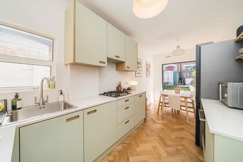 169 Kirkwood Road, London, SE15 2BG