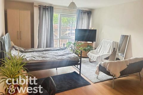 Studio to rent, 50% OFF FIRST MONTHS RENT*Gunwharf Quays Portsmouth PO1