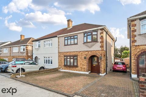 3 bedroom semi-detached house for sale, Moray Way, Romford RM1
