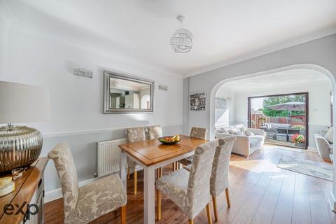 3 bedroom semi-detached house for sale, Moray Way, Romford RM1