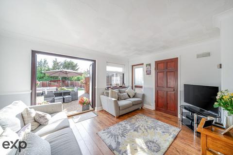 3 bedroom semi-detached house for sale, Moray Way, Romford RM1