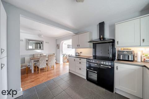 3 bedroom semi-detached house for sale, Moray Way, Romford RM1