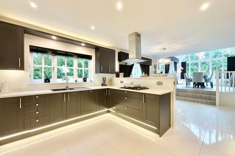 6 bedroom detached house for sale, Richmond Close, Weston, CW2