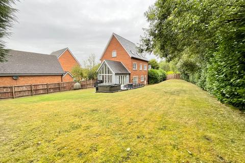6 bedroom detached house for sale, Richmond Close, Weston, CW2