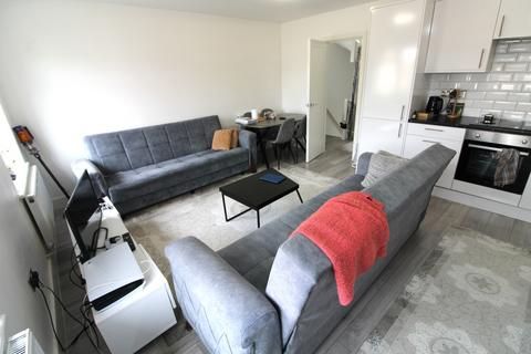 2 bedroom flat to rent, Park Road, Enfield