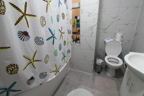2 bedroom flat to rent, Park Road, Enfield