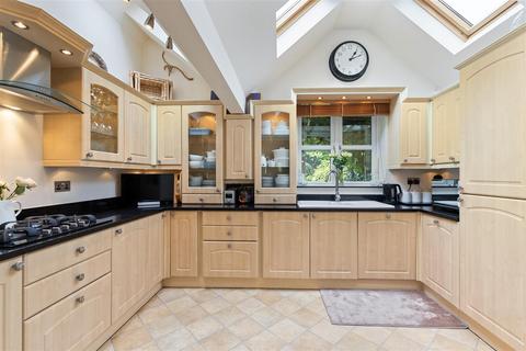 4 bedroom terraced house for sale, Osborne Road, Petersfield, Hampshire