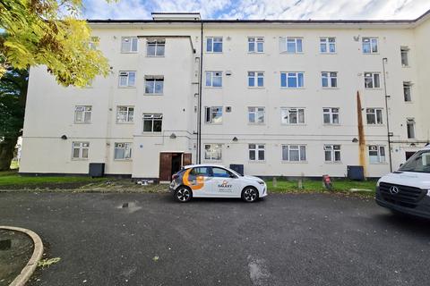3 bedroom flat for sale, Dunsfold House, Kingsnympton Park, Kingston upon Thames, KT2