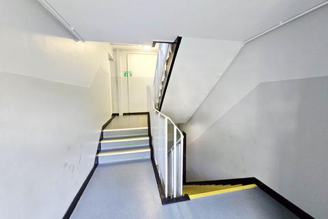 3 bedroom flat for sale, Dunsfold House, Kingsnympton Park, Kingston upon Thames, KT2