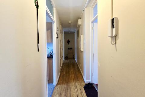 3 bedroom flat for sale, Dunsfold House, Kingsnympton Park, Kingston upon Thames, KT2