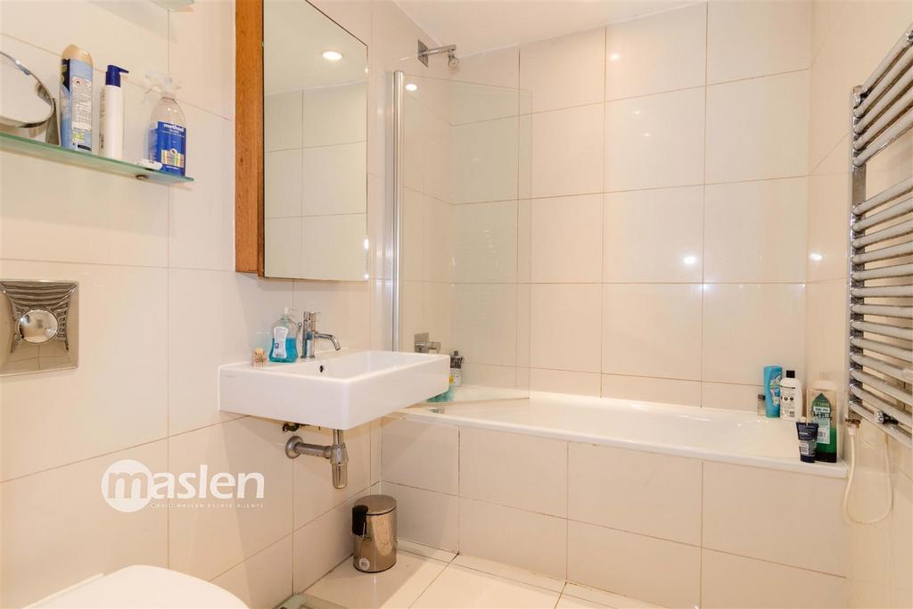 Bathroom (2).jpg