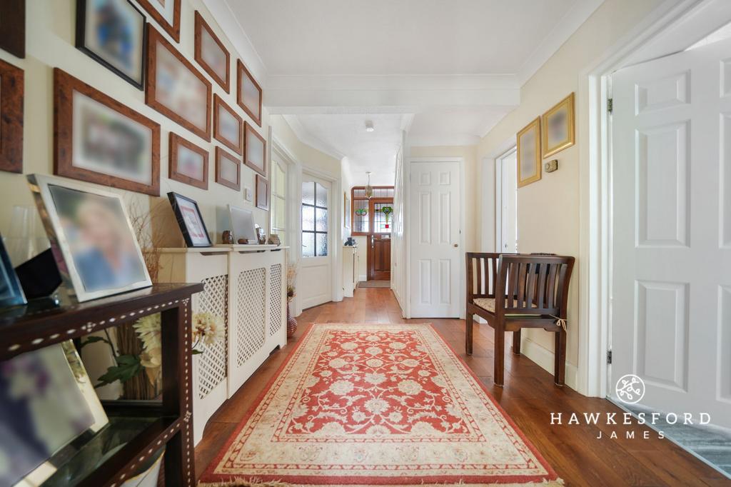 Bell Road, Sittingbourne - Entrance hall