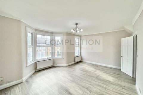 2 bedroom flat for sale, Cedars Avenue, Walthamstow E17