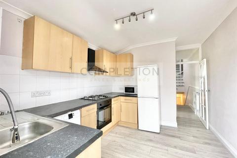 2 bedroom flat for sale, Cedars Avenue, Walthamstow E17