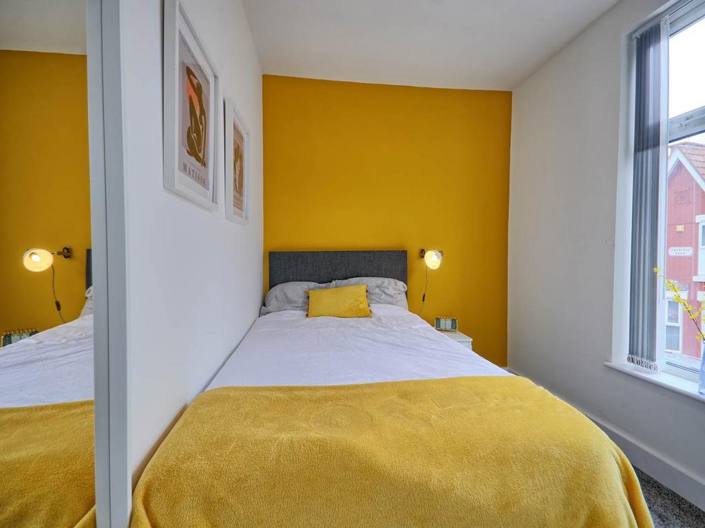 Bed 2)1