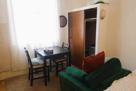 undefined, London SE25