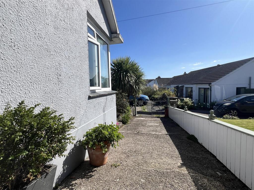 Gardens & Garage