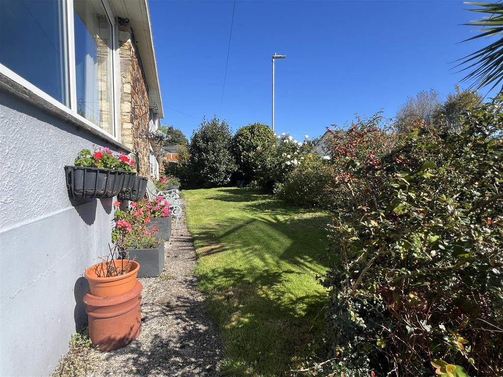 Gardens & Garage