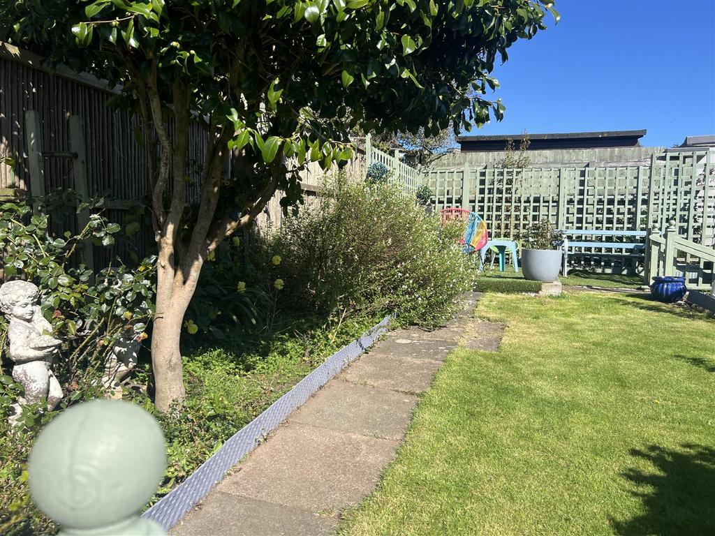 Gardens & Garage