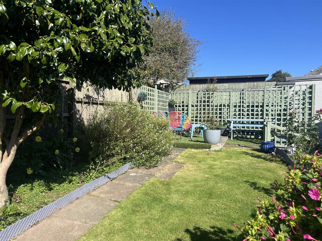 Gardens & Garage