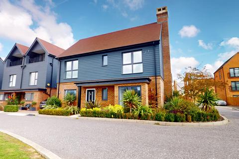 4 bedroom detached house for sale, Lakeview Gardens, Ashford TN23 8AW