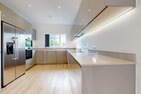 4 bedroom detached house for sale, Lakeview Gardens, Ashford TN23 8AW