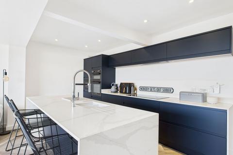 24 Barton Drive, Paignton, TQ3 3SH