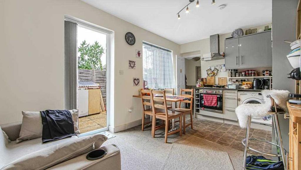 Lounge / Kitchen /