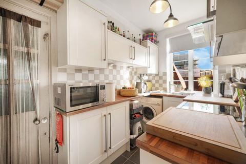 2 bedroom flat for sale, Latymer Court, Hammersmith Road, Hammersmith, W6