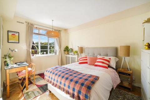 2 bedroom flat for sale, Latymer Court, Hammersmith Road, Hammersmith, W6