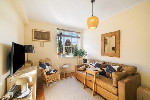 2 bedroom flat for sale, Latymer Court, Hammersmith Road, Hammersmith, W6