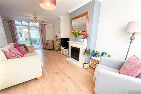 4 bedroom end of terrace house for sale, Cravan Avenue, Feltham, Middlesex, TW13