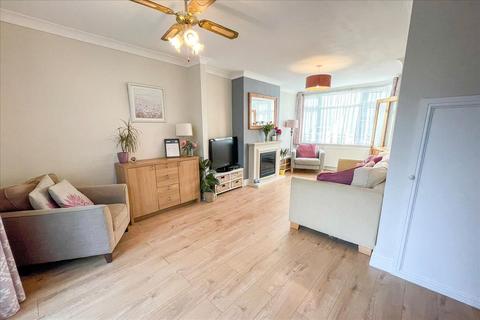 4 bedroom end of terrace house for sale, Cravan Avenue, Feltham, Middlesex, TW13