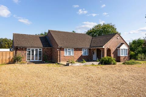 4 bedroom detached bungalow for sale, Howards Lane, Cardinals Green