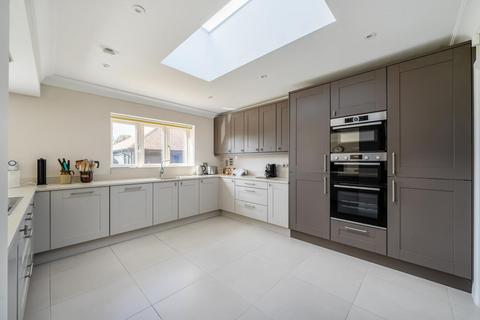 5 bedroom detached house for sale, Donnington Row, Dinton