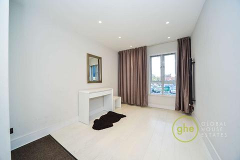 2 bedroom flat to rent, Kempton court, Whitechapel, London