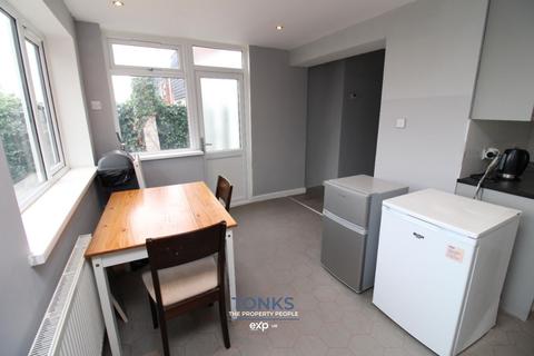 4 bedroom semi-detached house for sale, Portway Hill, Rowley Regis B65