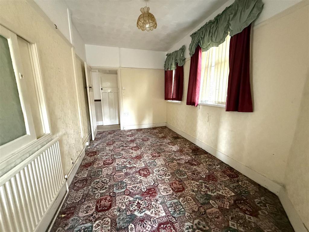 Dining room 2.jpeg