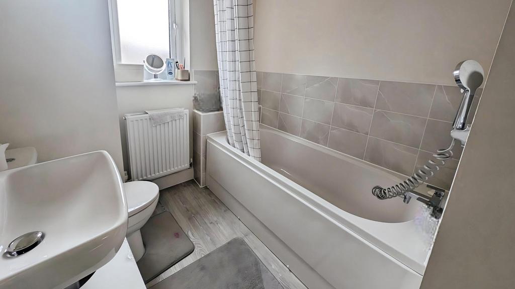Pbox-bathroom-346126.jpg